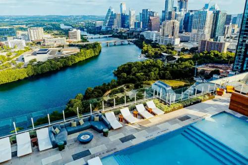 Rainey St Luxury Condo Balcony