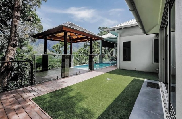 Pindari Retreat | Swimming pool w/ rainforest views