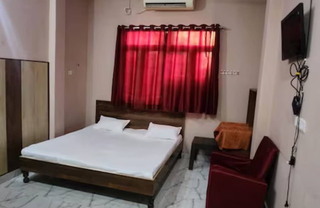 Raj Home Stay – Your Serene Getaway in the Heart of Varanasi