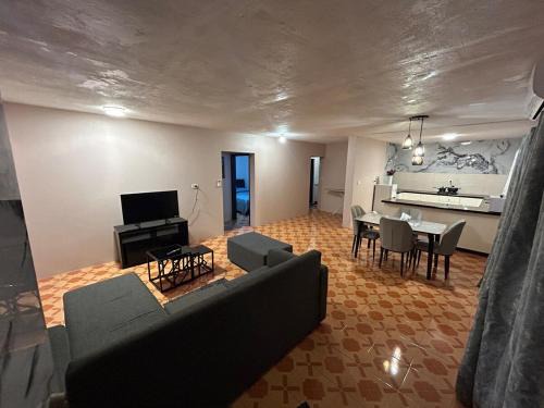 Raj's appartment 02