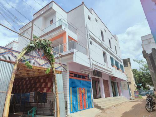 Raja Residency and Home Stay