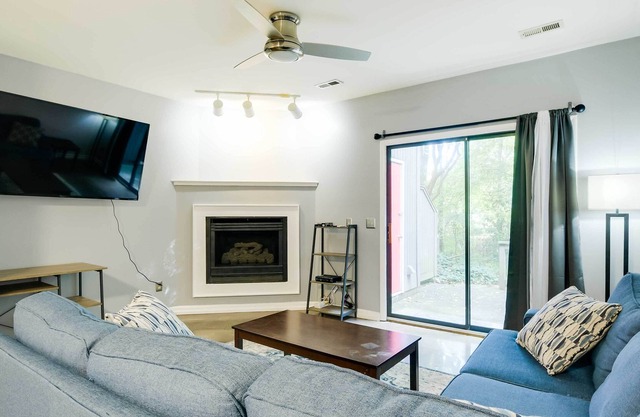 Raleigh Townhome ~ 12 Mi to Research Triangle Park
