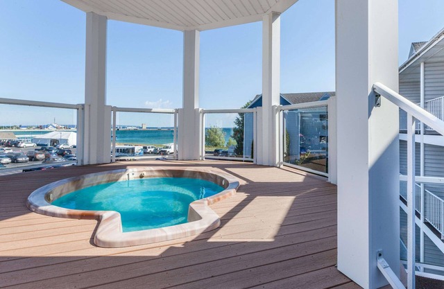 Ramada by Wyndham Mackinaw City Waterfront