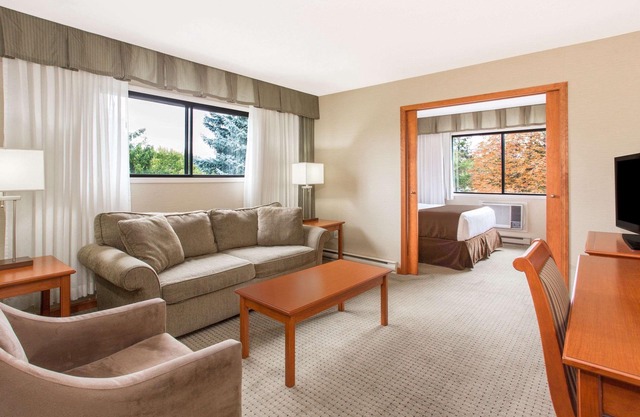 Ramada Hotel & Conference Center by Wyndham Kelowna