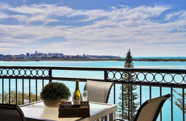RAMADA UNIT 812 - Beachfront holidaying at its best
