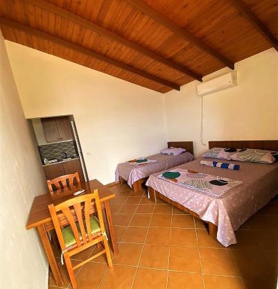 Ramo's Hilltop Retreat with Kitchenette and Patio - 2nd