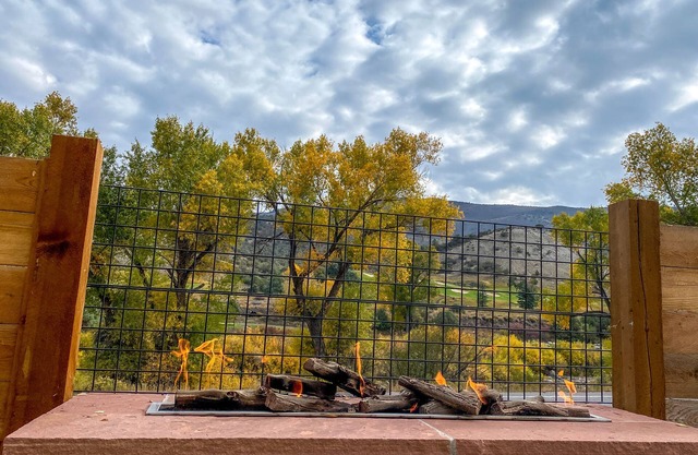 Ranch house on Eagle River 10 minutes from Beaver Creek, 20 to Vail