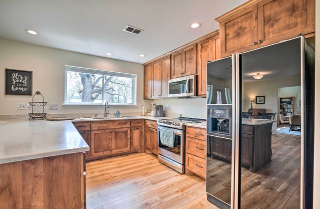 Ranch House w/ Large Backyard - Near Fishing