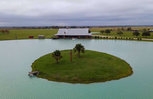 ⍣Ranch ⍣Incredible 70-Acres Estates Restoration Ranch retreat lake sleep 40-52 ⍣