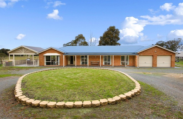 Ranch @ Lake Tyers Beach - Spacious rural home ideal for families and groups