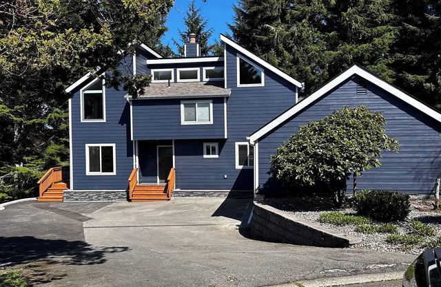 Ranch Road Retreat 3 bd 2.5 bath Sleeps 6 Beautiful views.