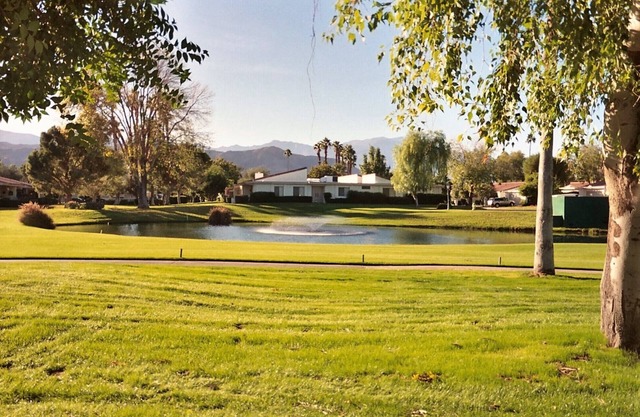 CC Rancho Las Palmas. Carrito de golf Disponible