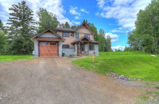 Rangeley Daydream - with shared beach on Rangeley Lake