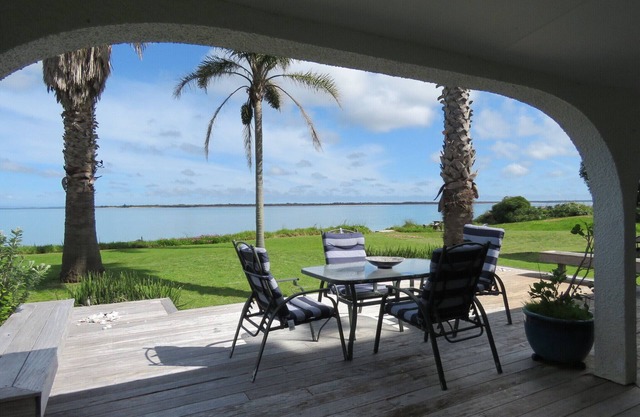 Rangiputa Moana - Beachfront Living