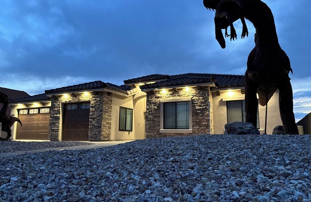 Raptor Ridge River Retreat - Minutes from the River / Casinos / Lake!