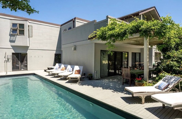 Rare 5 BR house in the heart of the Pines, w/hot tub, mere steps from the beach!