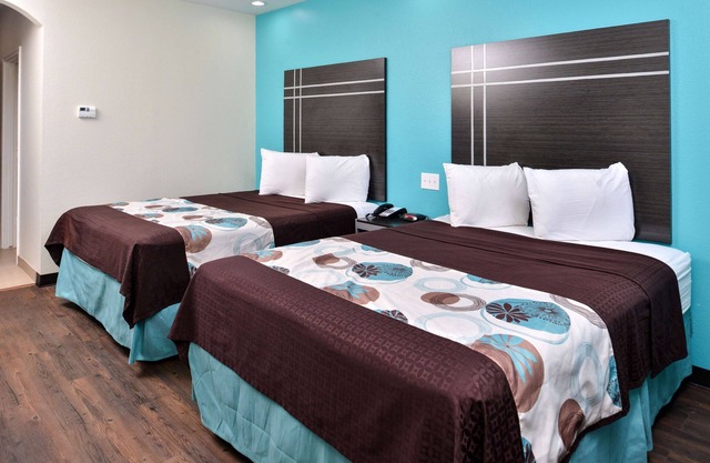 Rare Find! 2 Family-friendly Units. Near National Museum of Funeral History