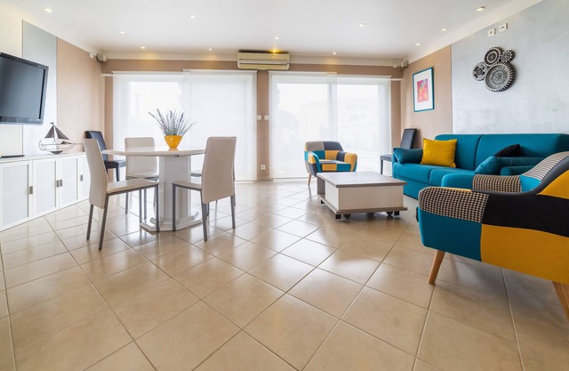 RARE: House classified 3*- 81m² 100m beaches & port, air-conditioned, parking, wifi