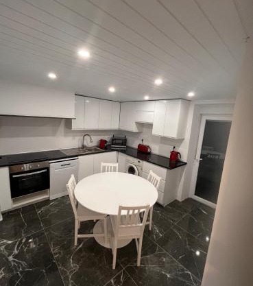Rare - House with private garage - Historic city center Peniche - beach 500 m - Max 6 people