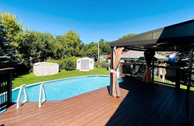 *Rare* Morden 3brs home w/ big backyard and pool