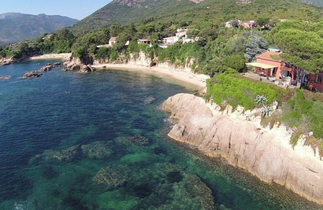 RARE! This summer, enjoy a "Waterfront" family home in Sagone...
