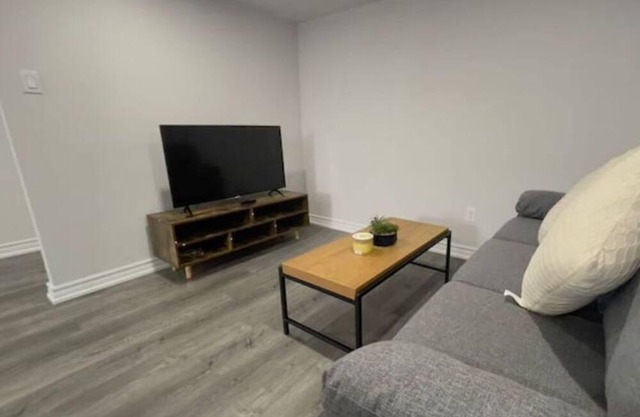 *Rare* Unique & Modern 2 Brs home in heart of town