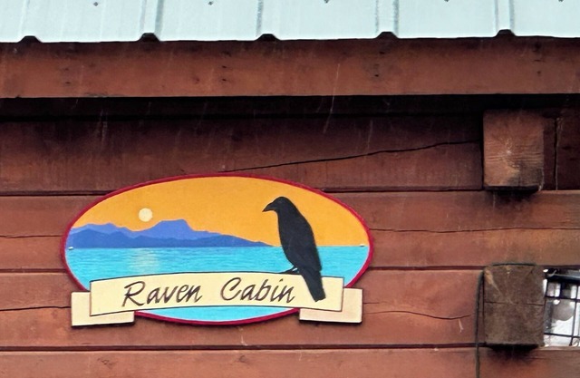 Raven Cabin - Cozy retreat with bay views, a shared hot tub, and fire pit!