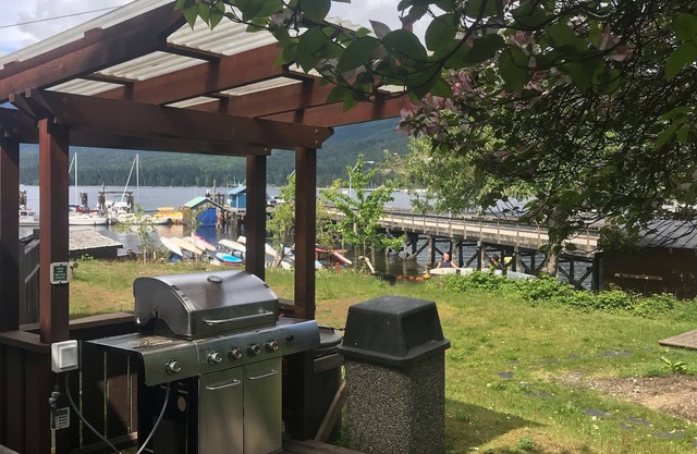 Raven Cabin en propiedad frente al mar de Porpoise Bay con acceso a la playa.