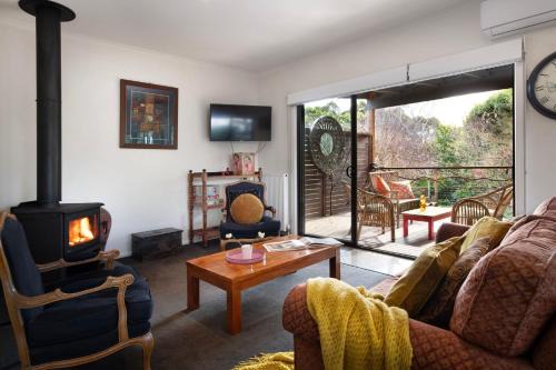 Raven Cottage- gorgeous gardens and cosy fire