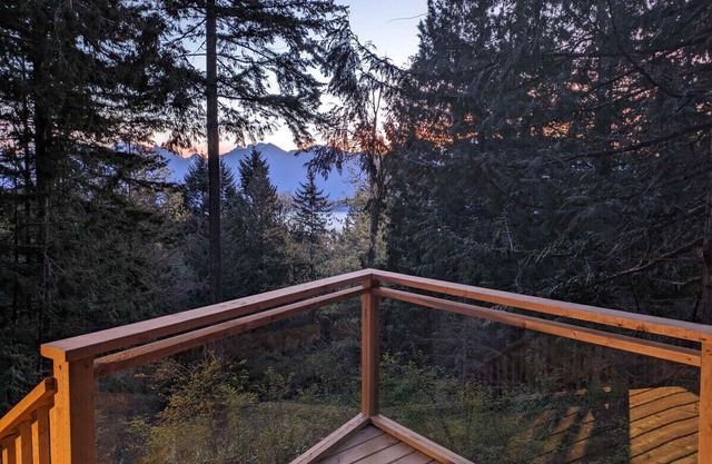 Raven's Rock - Bowen Island