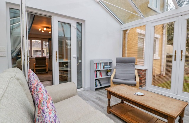 RAVENGLASS HAVEN, pet friendly, character holiday cottage in Holmrook