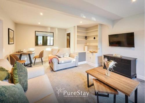 Ravens Nest Executive Suite at the Raven Aparthotel in Much Wenlock by PureStay