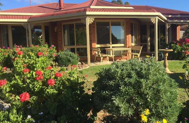 Ravenswood Retreat Farmstay With Animals