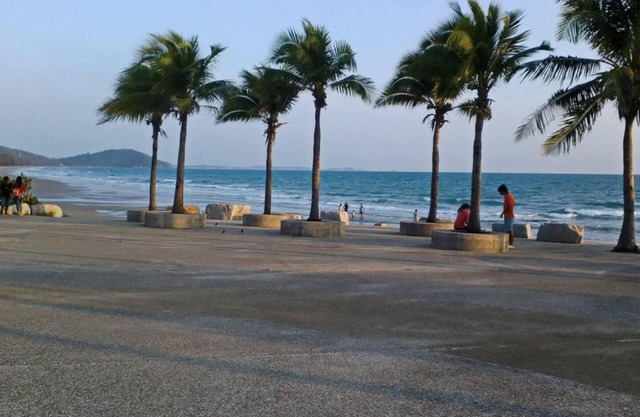 Rayong by Milanee