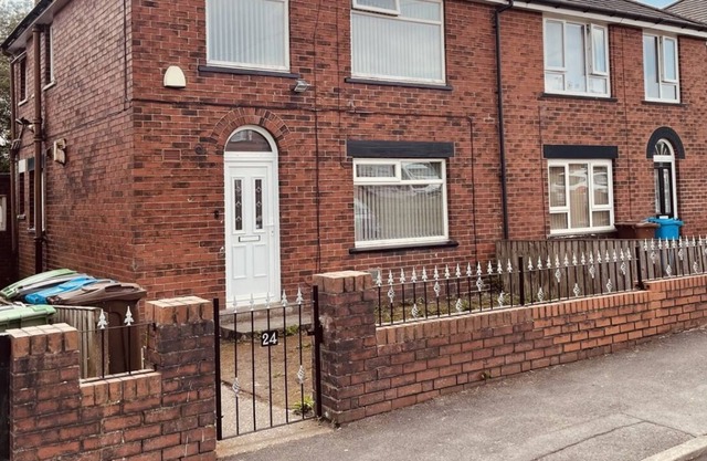Re-markable 3 bed - Entire Home in Oldham