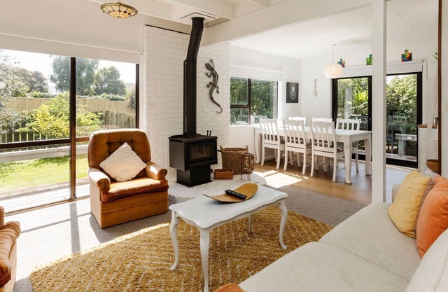 Reach the Beach - Privately nestled in native bush, just a short walk to stunning Oakura Beach