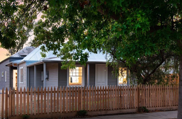 Reader's Rest - dog friendly accommodation in Clunes!