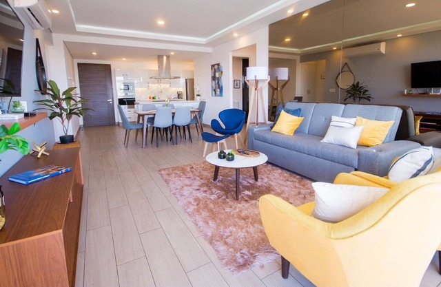 Real View Towers, Real Center, Marvelous 2nd floor 2BR, Zona Real