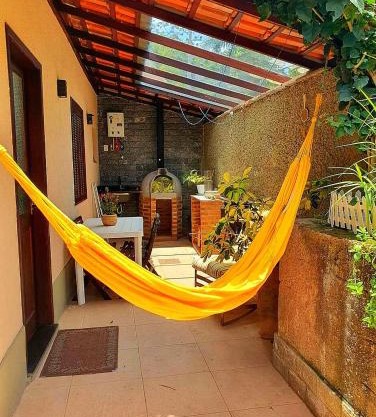 Recanto de Itaipava - casa com forno de pizza a lenha, churrasqueira, pet friendly, equipada para até 6 pessoas, em meio à Natureza e próxima ao centro do bairro