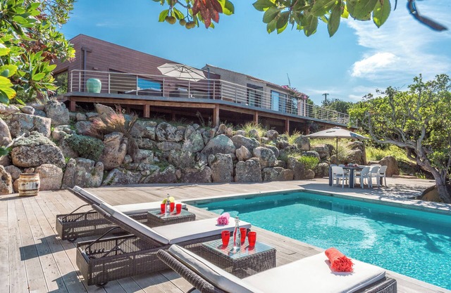 Recent villa, sea and gulf view, heated pool, terraces, 10' from beaches