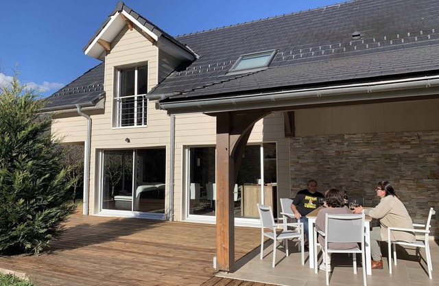 Recent villa with great comfort, air conditioning, 3 bedrooms, 3 shower rooms, garden