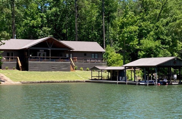 Recently Built Spacious Waterfront Home in Blue Creek Area