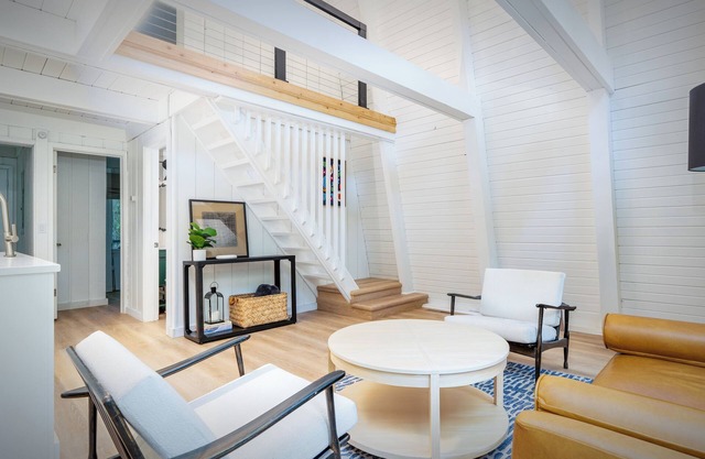 Recently Re-Furbished Luxury 3-bedroom Cabin in Harbor Springs SKi & SUN