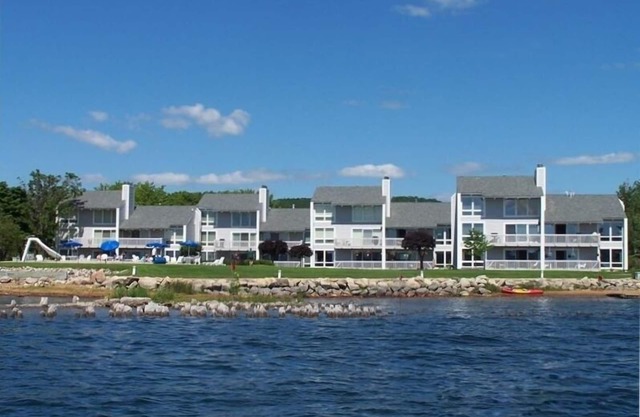 Lago Charlevoix Deslizamiento de barcos Cubierta de piscina Salida Wifi-Contacto Propietario directo para tarifas