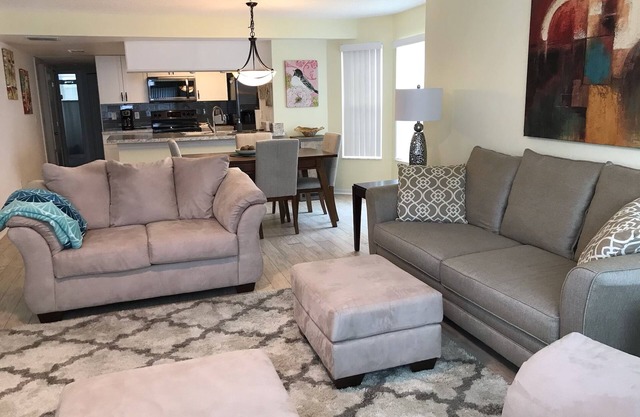Recently Remodeled, Very Comfy Condo Near Disney, Universal and Sea World.