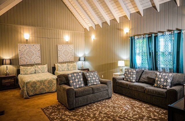Pine Mountain Club Chalets - Habitación de cuatro dormitorios fuera de pista # 48 - Se aceptan mascotas