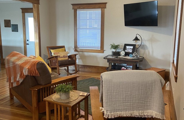 Recently renovated 2-story 3 bedroom house next to river & falls in Cascade, IA