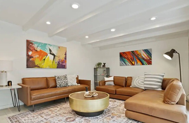 Recently Renovated- Event/Group Friendly w/ Stunning Views, Hot Tub, Pickleball