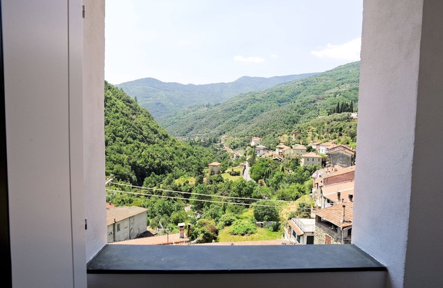 Piso recientemente renovado en el corazón de Pigna con vistas panorámicas y balcón