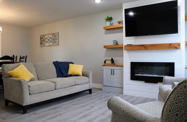 Recently Renovated, great location, close to freeway, lakes, slopes, and more.